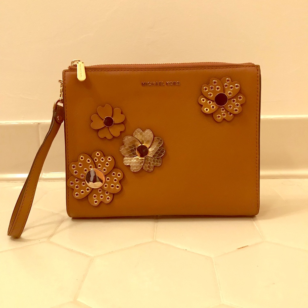 NWOT Floral Appliqué Medium Travel Pouch Bag